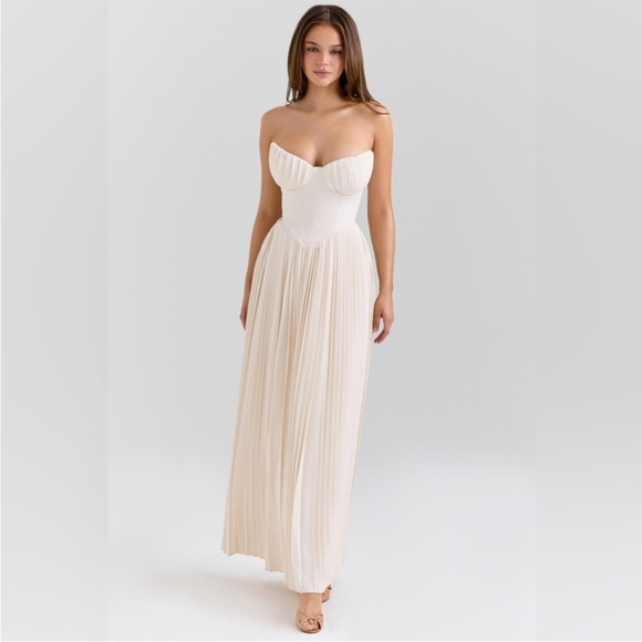 HOUSE OF CB 'Marcella' Ivory Georgette Pleated Maxi Dress NWOT - Picture 3 of 4